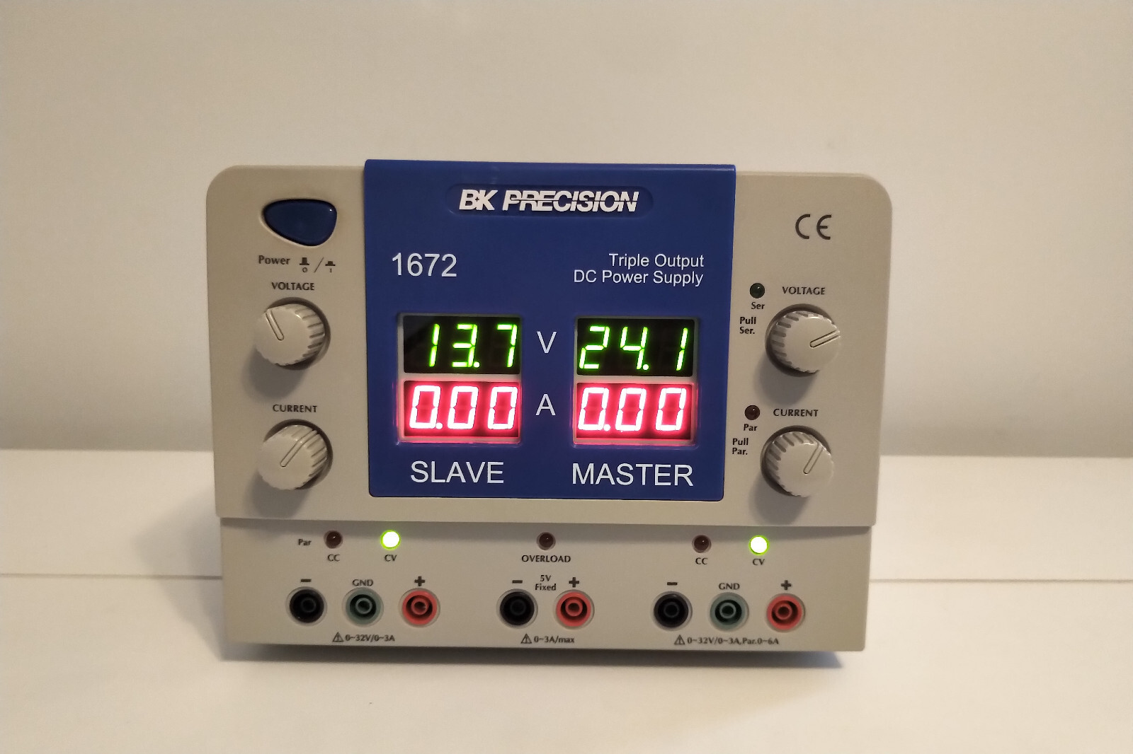 BK Precision 1672 Triple Output DC Power Supply ((2) 0-32V, 0-3A/(1) 5V, 3A)