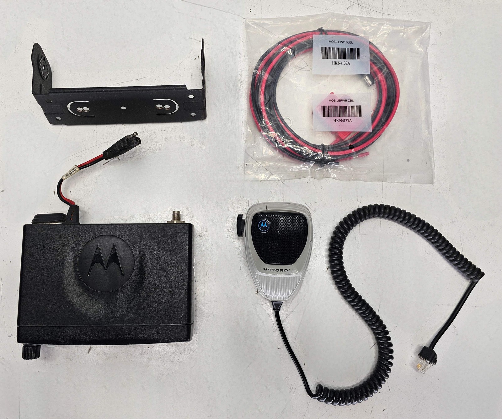 Motorola CM200 VHF (146 – 174) MHz 4 ch 25 Watts (AAM50KNC9AA1AN)