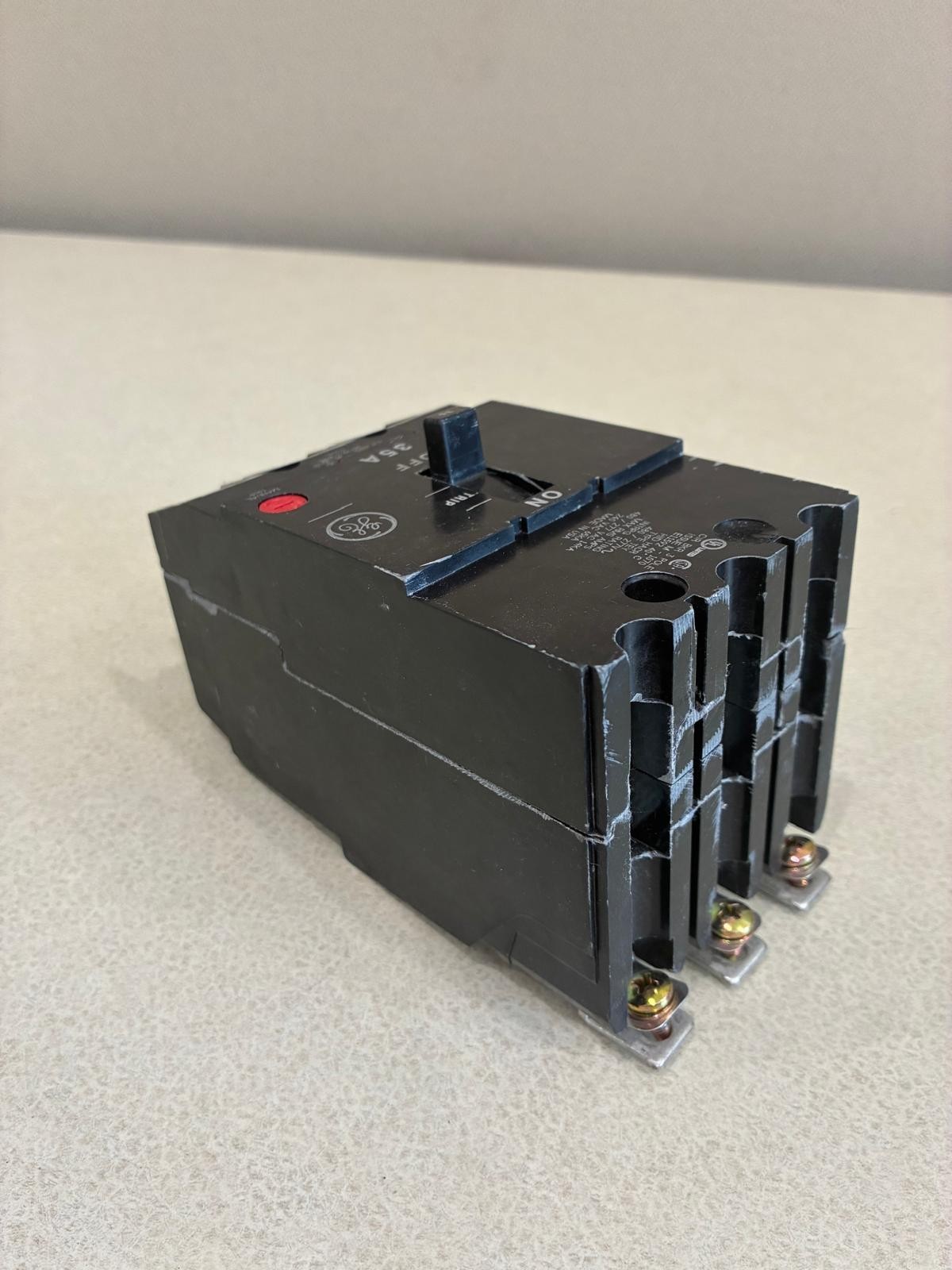 GE TEY335 35A 3P 480V 18K AIC Circuit Breaker – Black