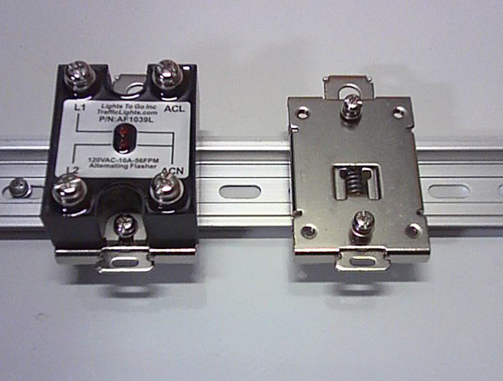 35mm DIN Rail Mounting bracket for SSR or Flasher – SSR /Heatsink mount clip