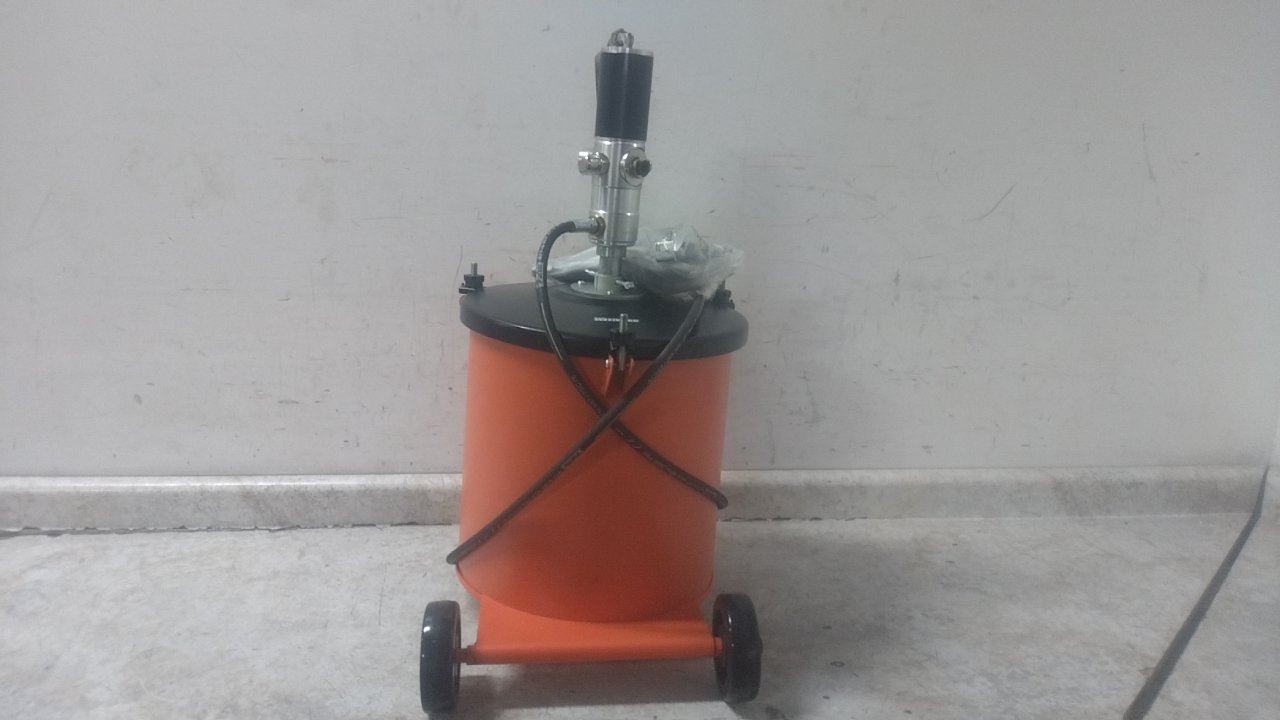 Westward 45CT58 2.4 Lb/Min Max Flow Rate Portable Air Operated Grease Pump