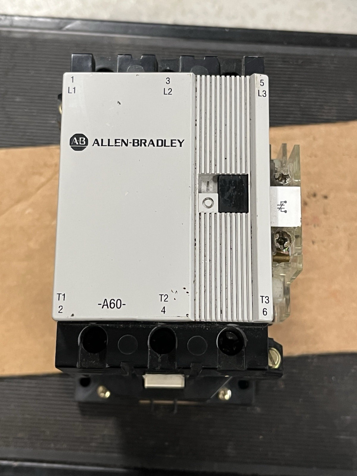 Allen-Bradley 100-A60NZ*3 Contactor Series B 3 Pole 60A 600VAC Max + 100-GA01