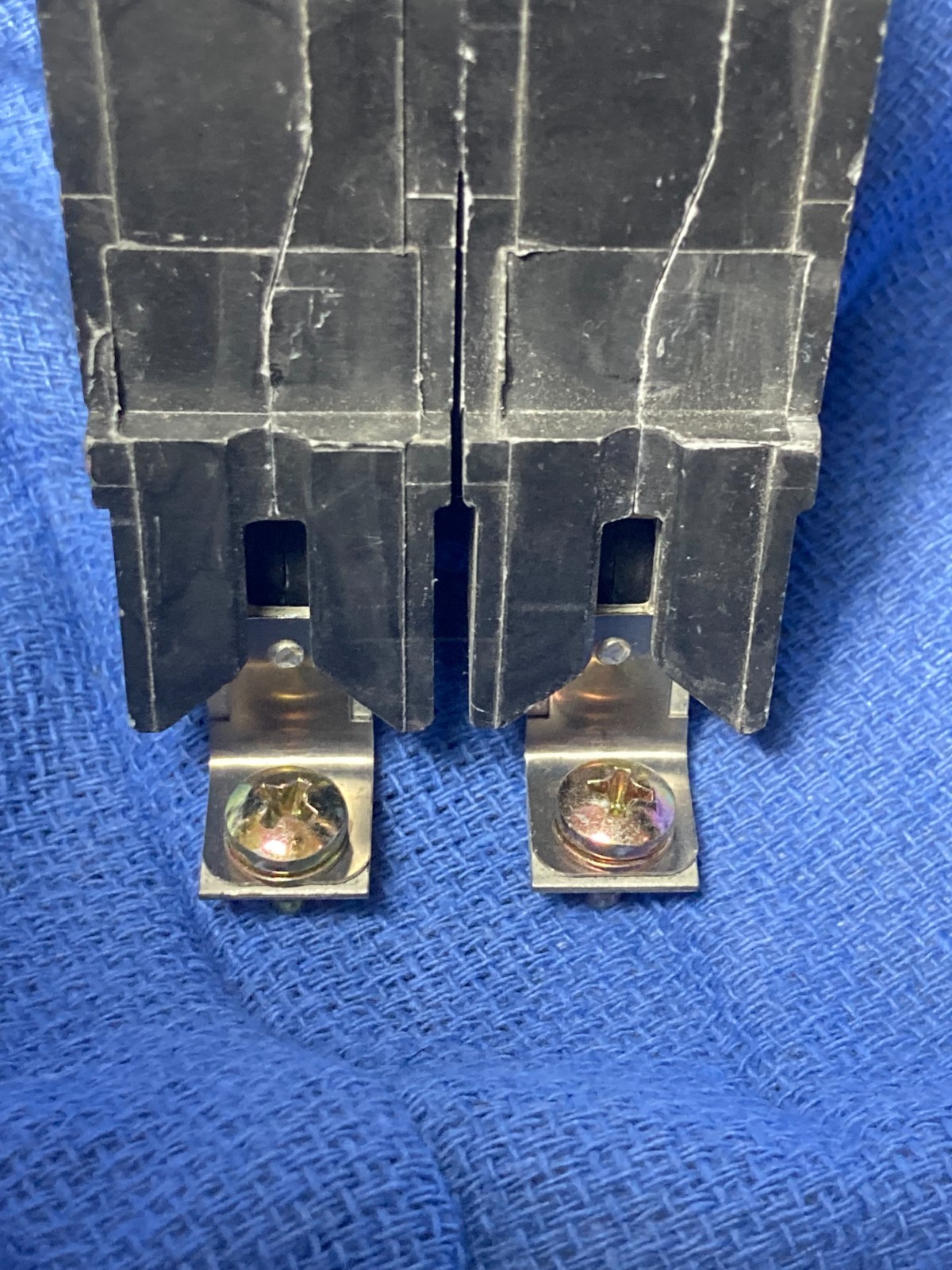 1 General Electric GE THQB2130 30 Amp 2-Pole 120/240 V Bolt-On Circuit Breaker