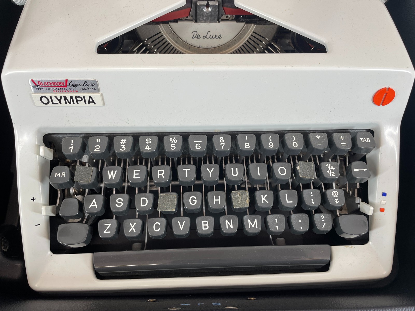 Vintage 1971 SM9 Olympia De Luxe Portable Manual Typewriter with Case WORKS