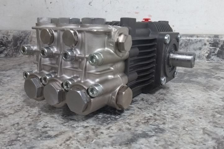 A.R. North America RKA4G40HN-PKG 4000 PSI 4 GPM 1750 RPM Triplex Plunger Pump