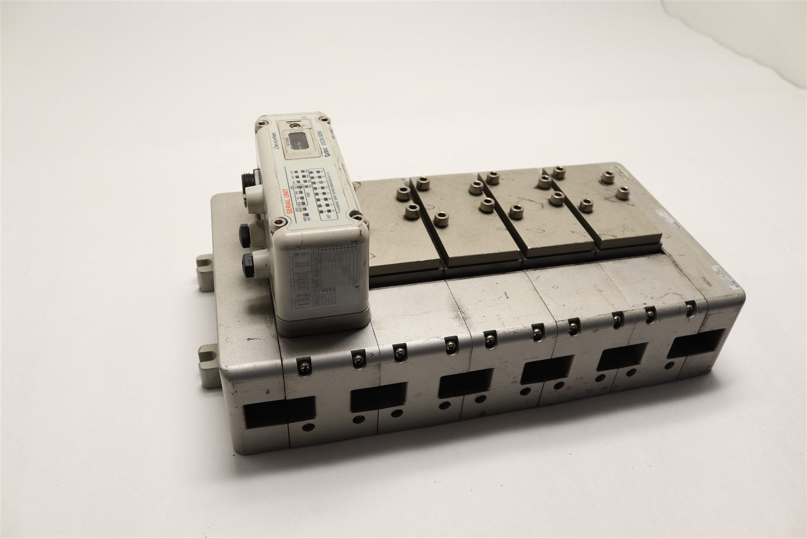 SMC MANIFOLD W/ DEVICENET MODULE VV825-04S-SUQW06BT-W1 EX230-SDN1