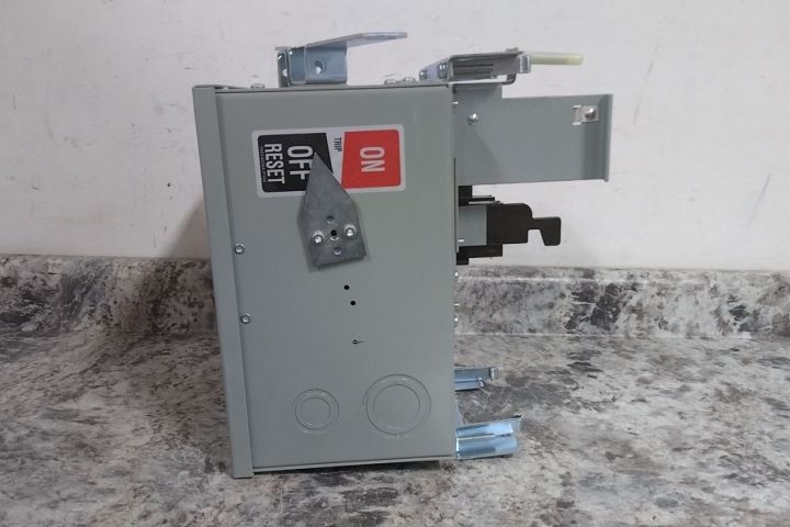 GE SB47ED6G 600VAC 70 Amps 3 Phase 3 Poles Bus Plug