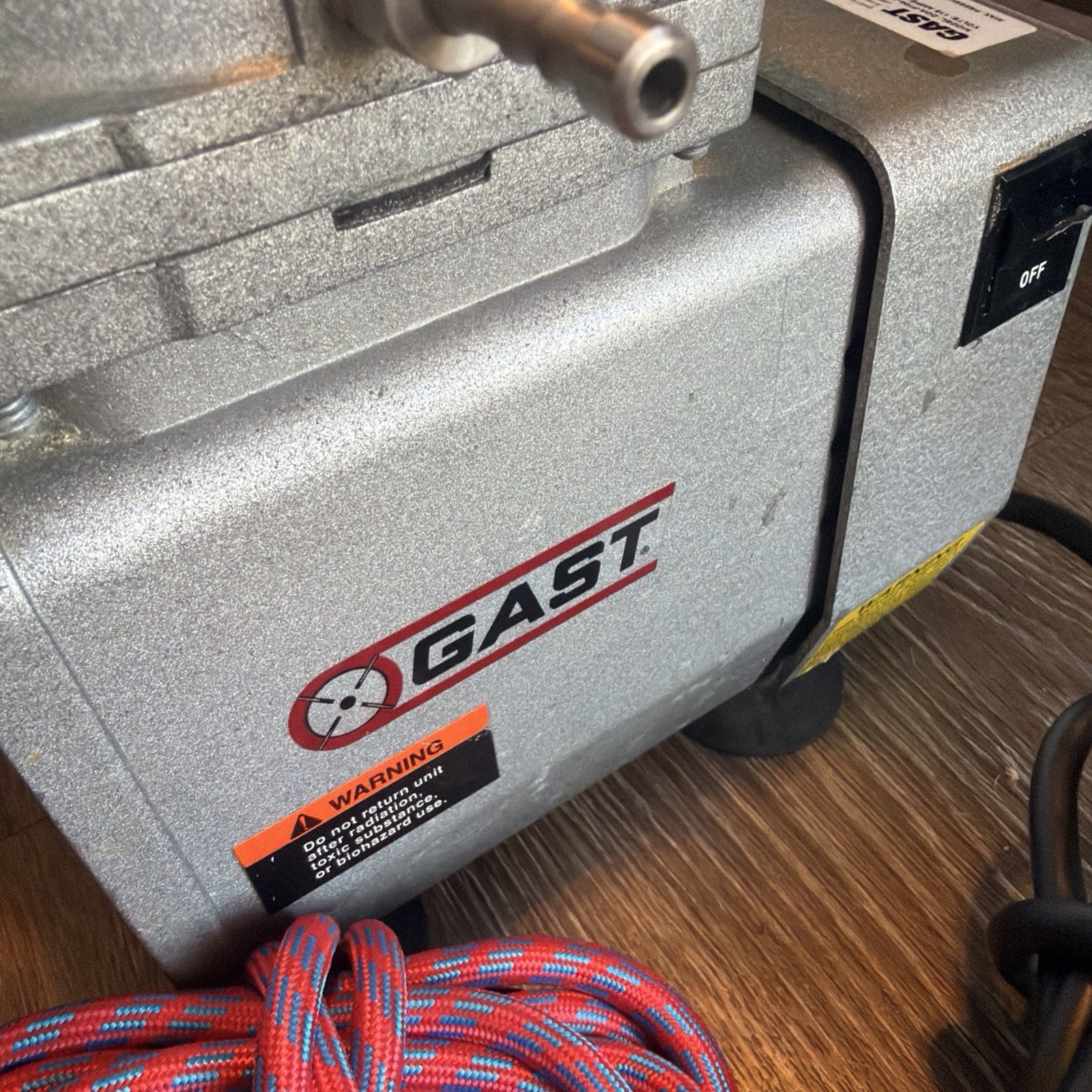 GAST DOA-P704-AA High Capacity Oil-Less Vacuum Pump 115V Runs Well
