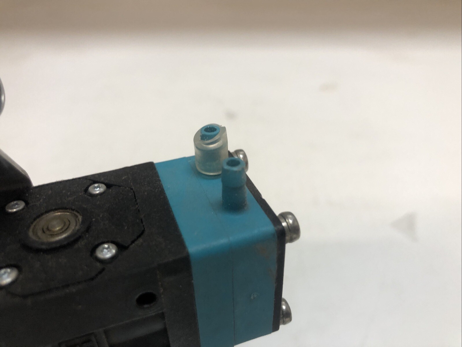 1 Used KNF PML4131-NFB 30 Diaphragm Liquid Pump 0.46A 24VDC, IP: 30, Bj: 08