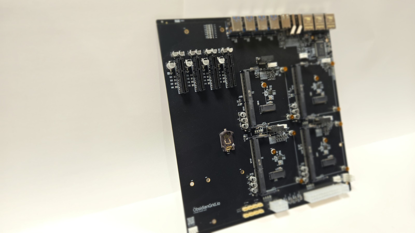 Lattepanda mu cluster/server development board 4 nodes