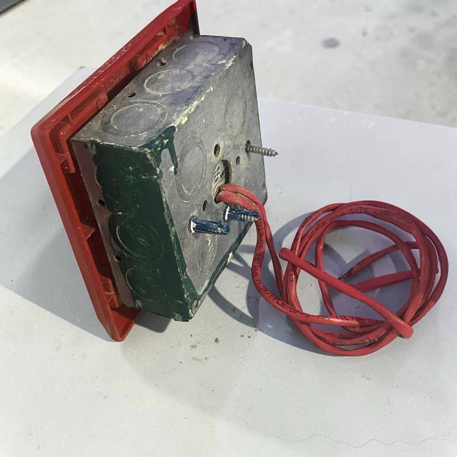 Wheelock MT-24-SLM Fire Alarm Horn Strobe 20-31VDC 15cd Red Wall Mount *READ*