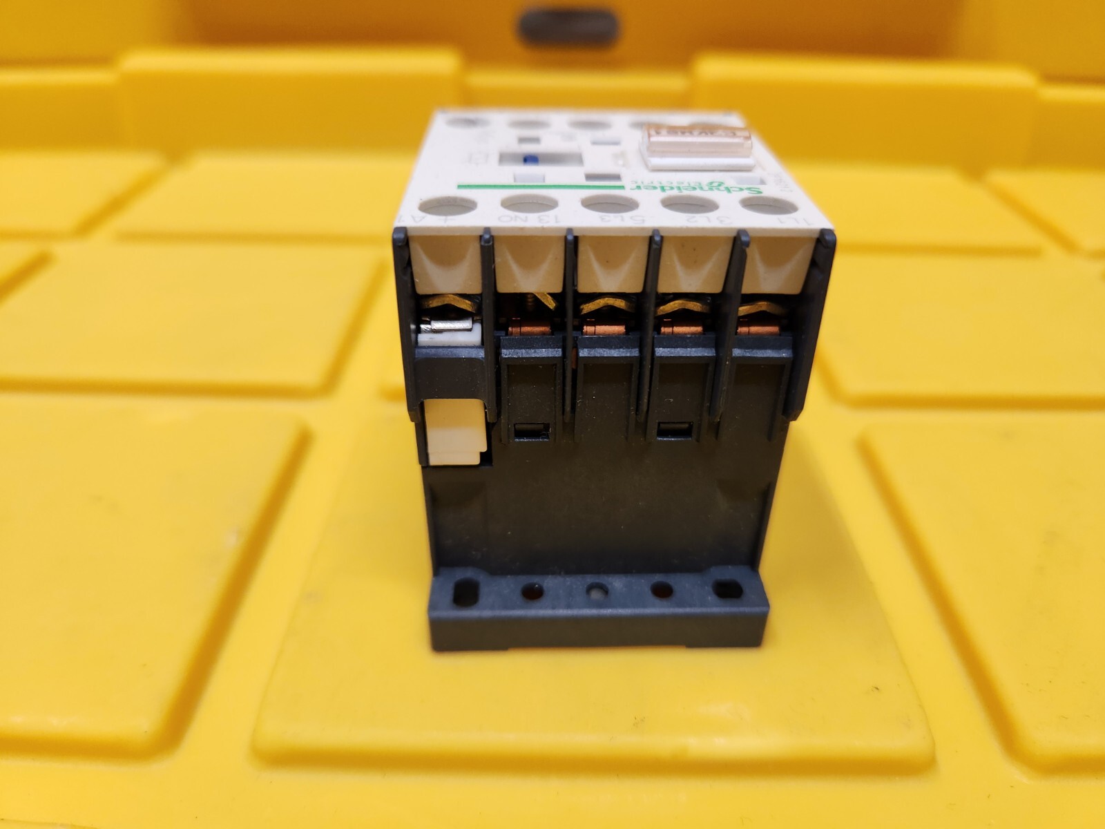 Telemecanique Schneider Electric Contactor LP4K06-10BW3 15A 600V Max 24V Coil
