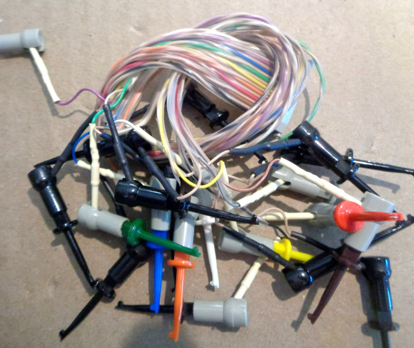 1 Set HP ? CABLES or Test Leads with Grabbers, or ??? 20 Pin w/ Grabbers on All