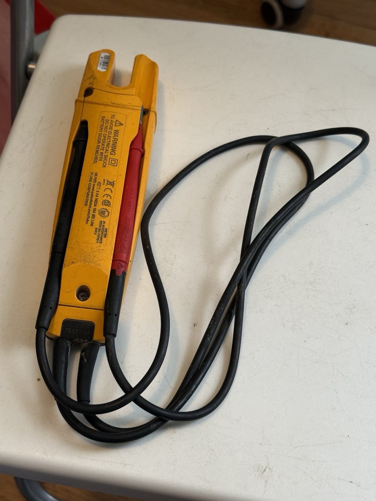 FLUKE T5-600 ELECTRICAL TESTER – VOLTS/OHMS/AMPS