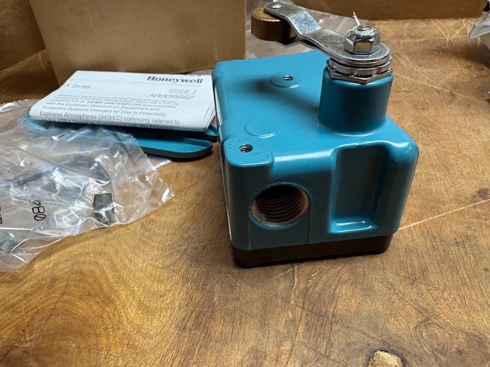 Honeywell EX-AR Limit MICRO Switch EXPLOSION PROOF 15amp SPDT Roller Lever(BH2)