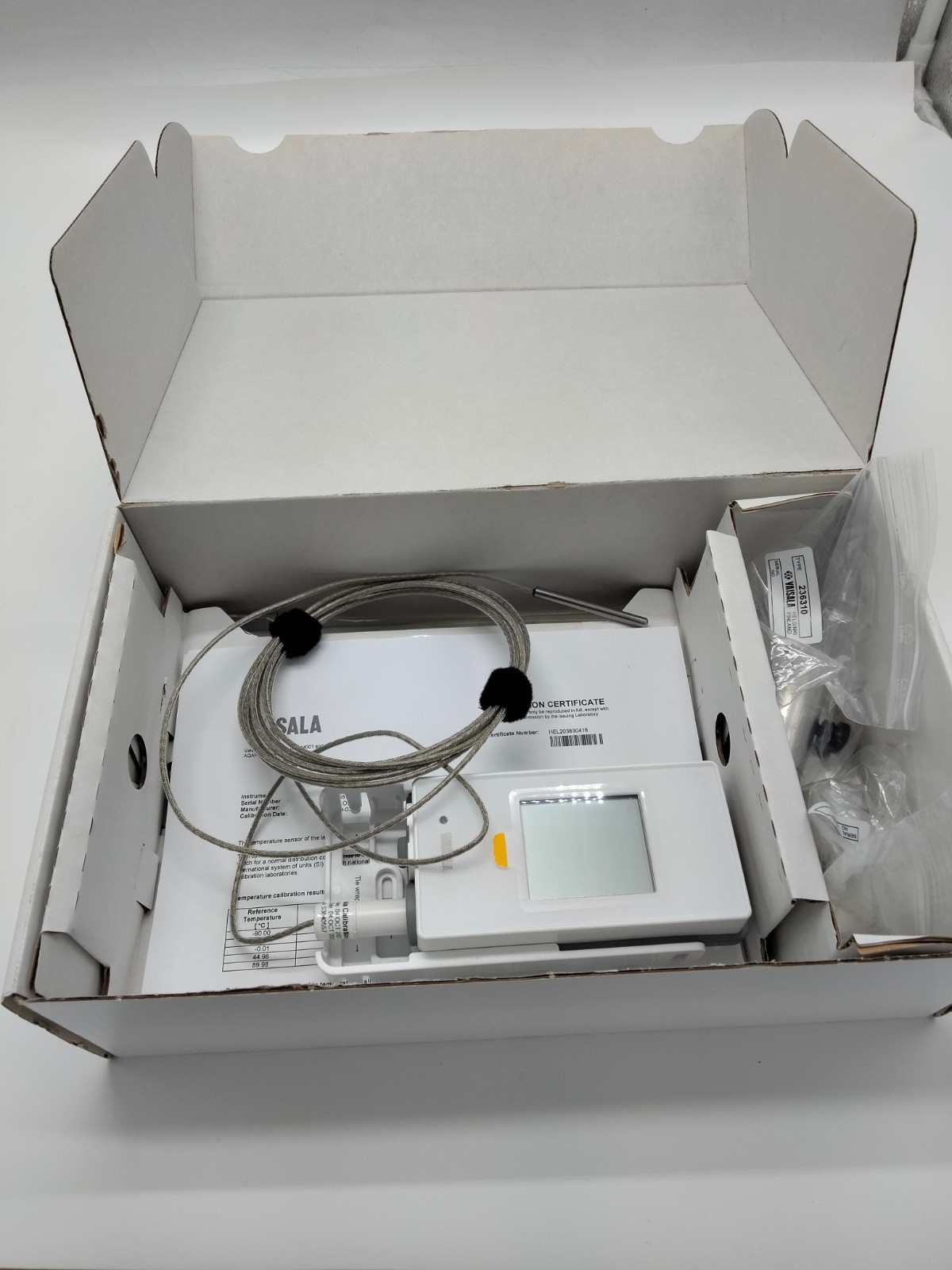Vaisala RFL100 Vainet Data Logger TMP115 Temp/Humidity + Mount channel 1 915 MHz