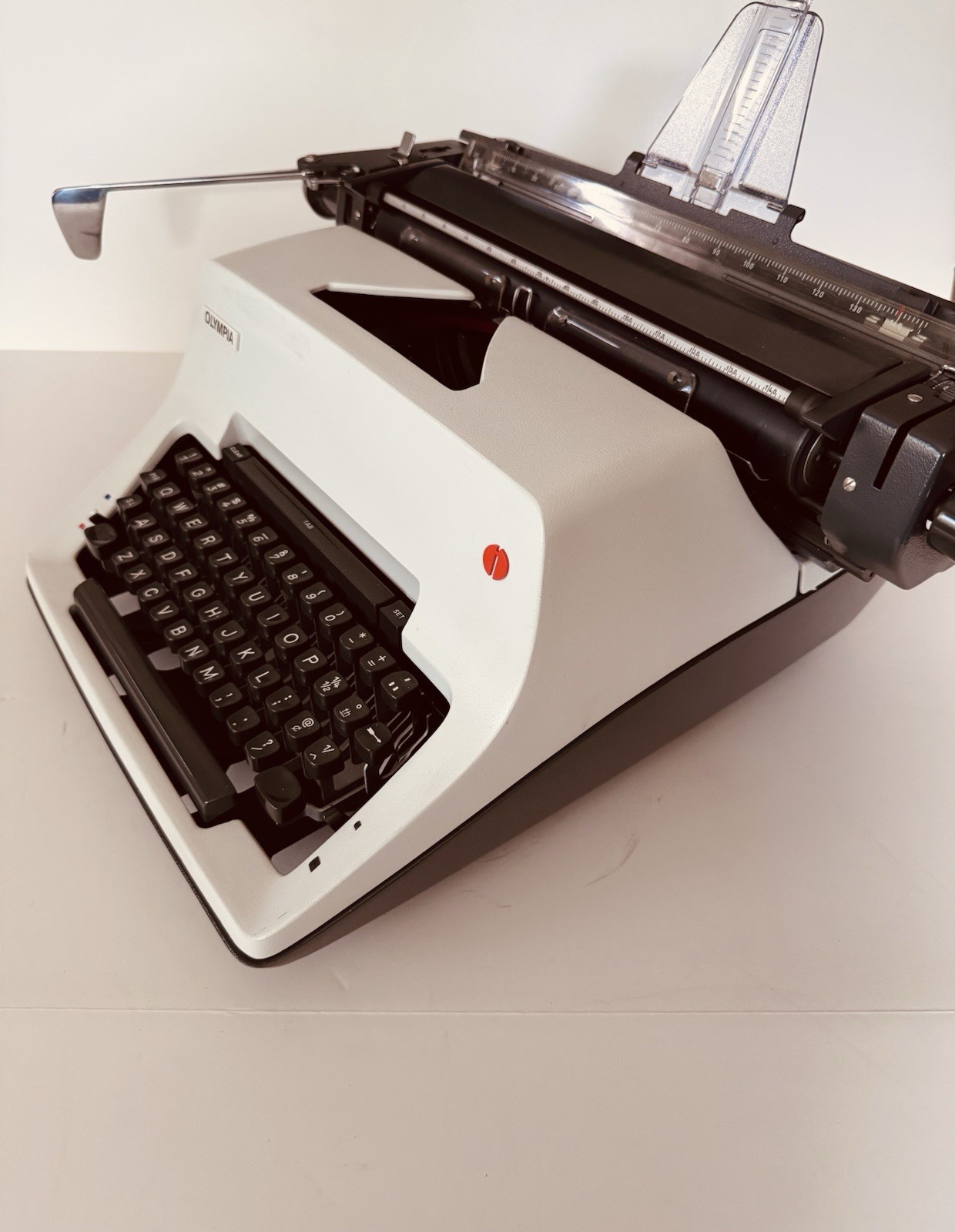 Olympia International SG3 Manual Typewriter w/ Dust Cover in Exc Clean Condition
