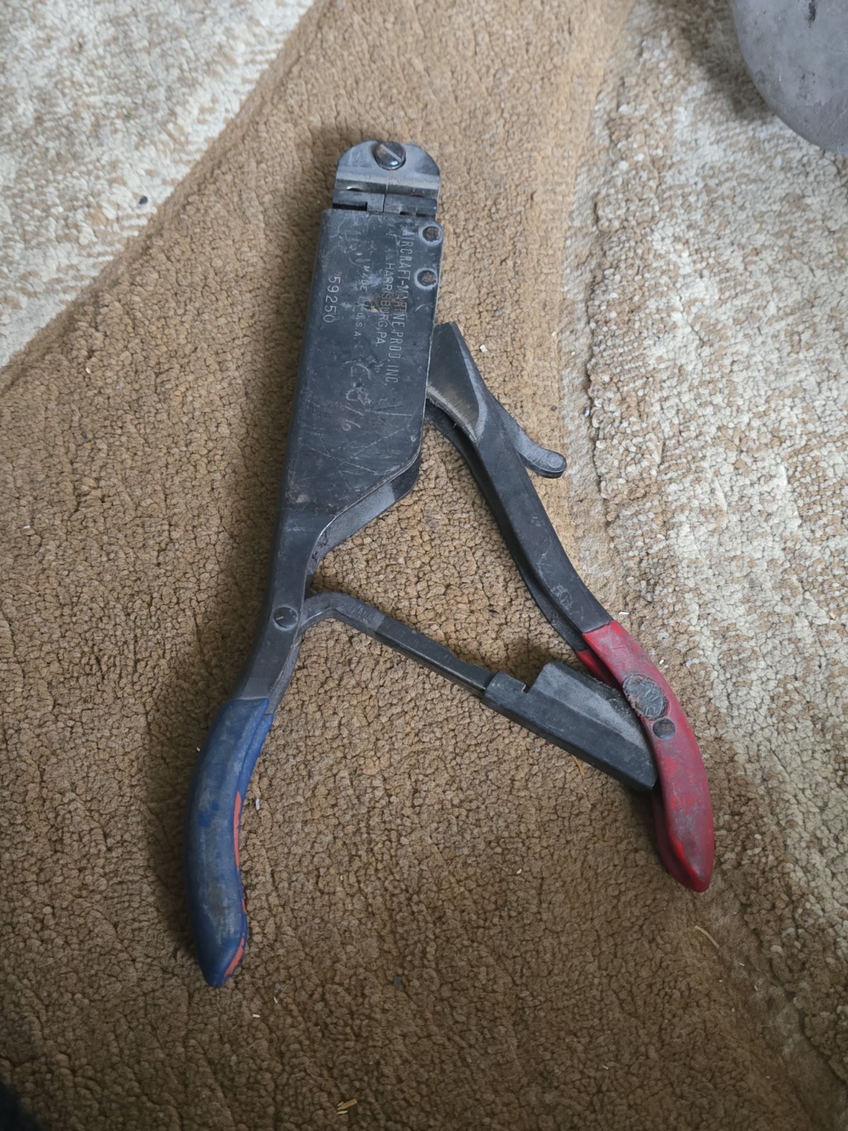 Amp/Tyco/TE CONNECTIVITY 59250 Red and Blue T head ratchet Crimp tool