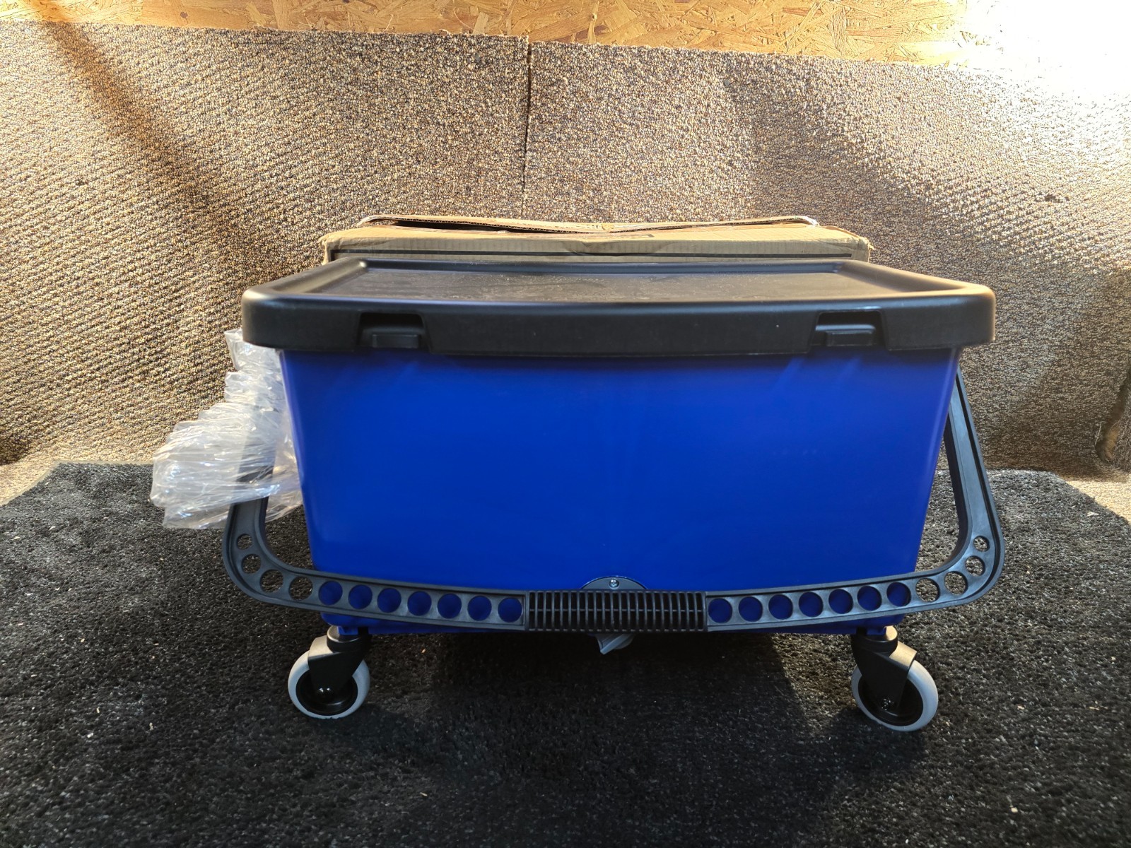 Rubbermaid® FGQ050000000 Blue All-in-One Microfiber Floor Finishing System