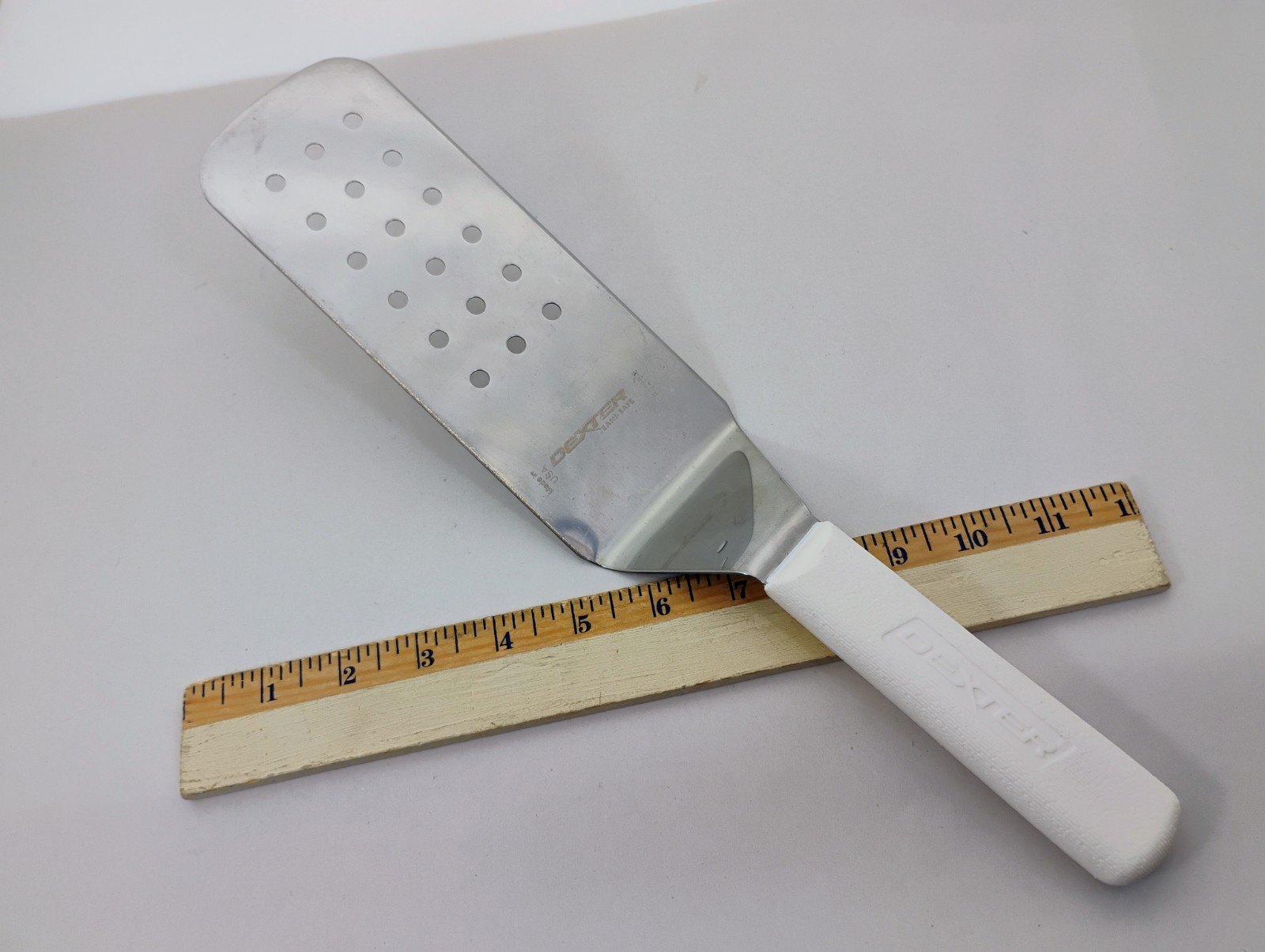 Dexter USA White Handle Grill Turner Spatula 8″X3″ Perforated PS286-8 Factory2nd