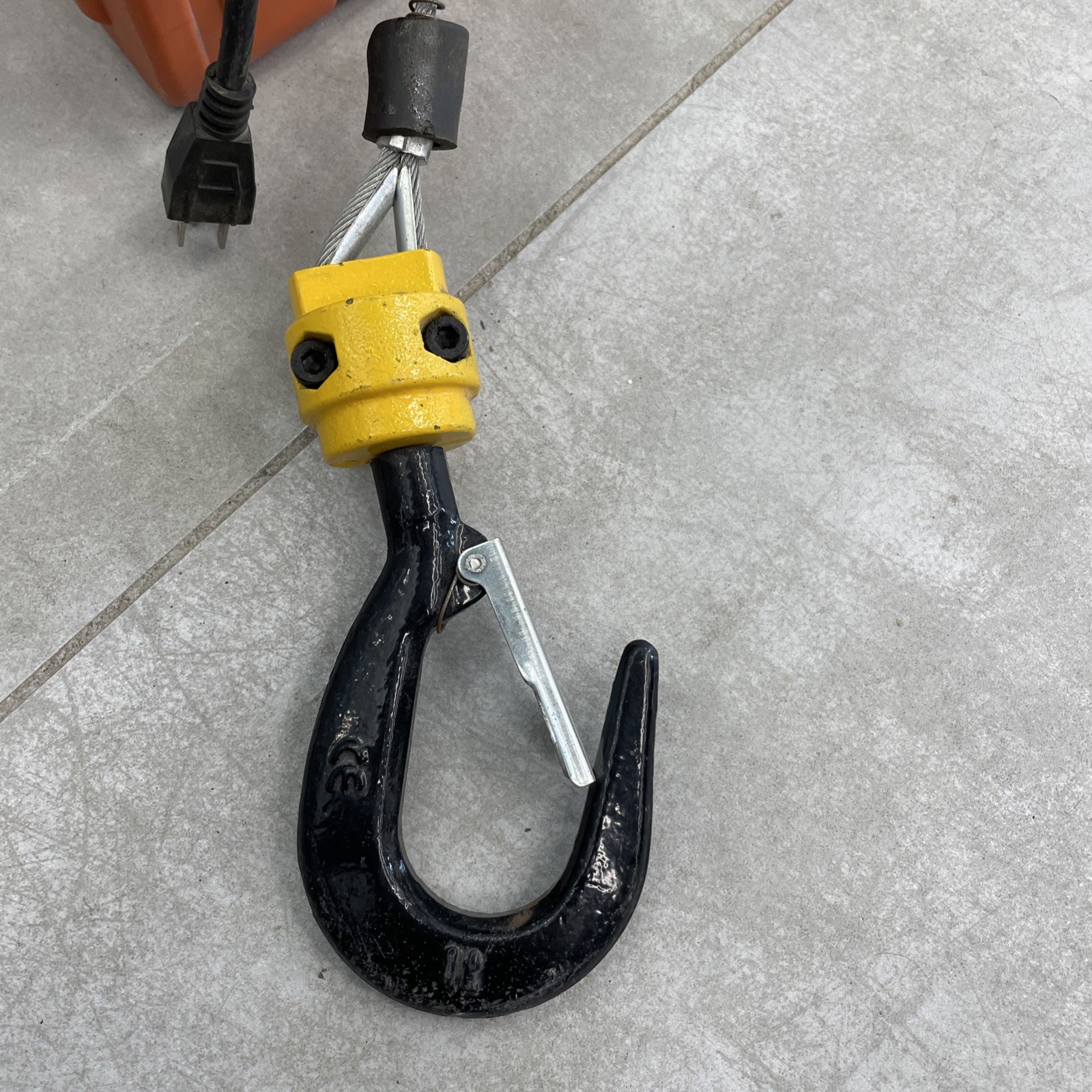 VEVOR Electric Hoist Winch Portable Hoist Crane 1100lbs w/ Wired Controller