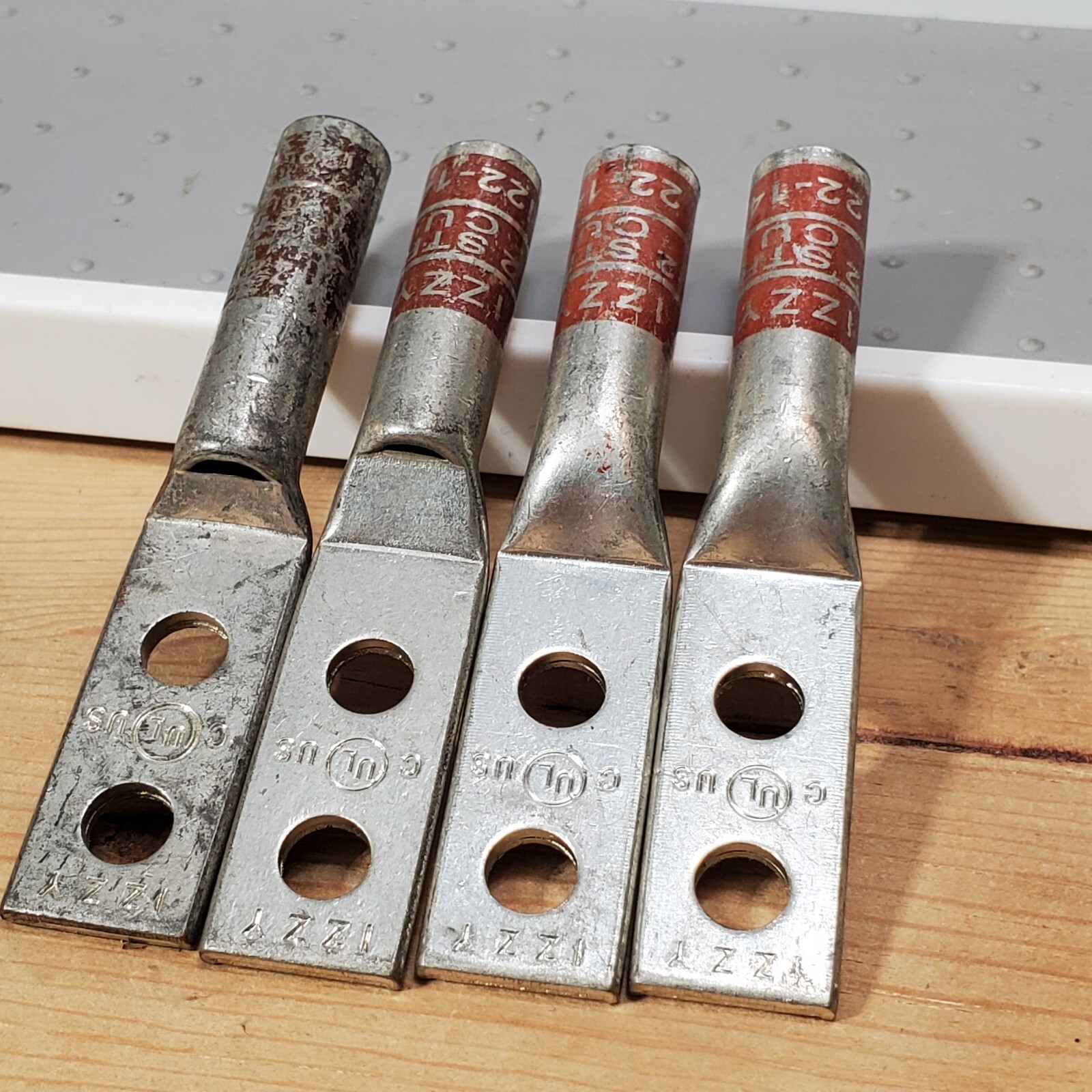 IZZY 2 AWG 2-Hole Compression Lug 1/4″ Stud, 5/8″ Spacing, i22-14 & 22-14 (4 pc)