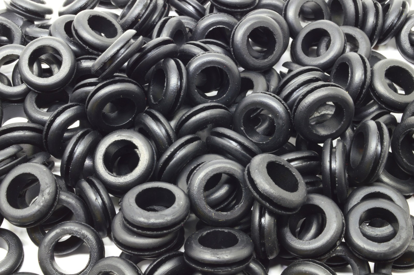 Rubber Grommet to fit 1/2″ Hole in 1/16″ Thick Panel – 13/32″ Inner Diameter