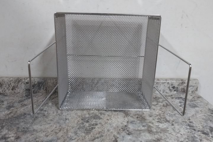 Marlin Steel Wire Products 00007001A-31 18 x 18 x 9 In Mesh Basket w/Handles