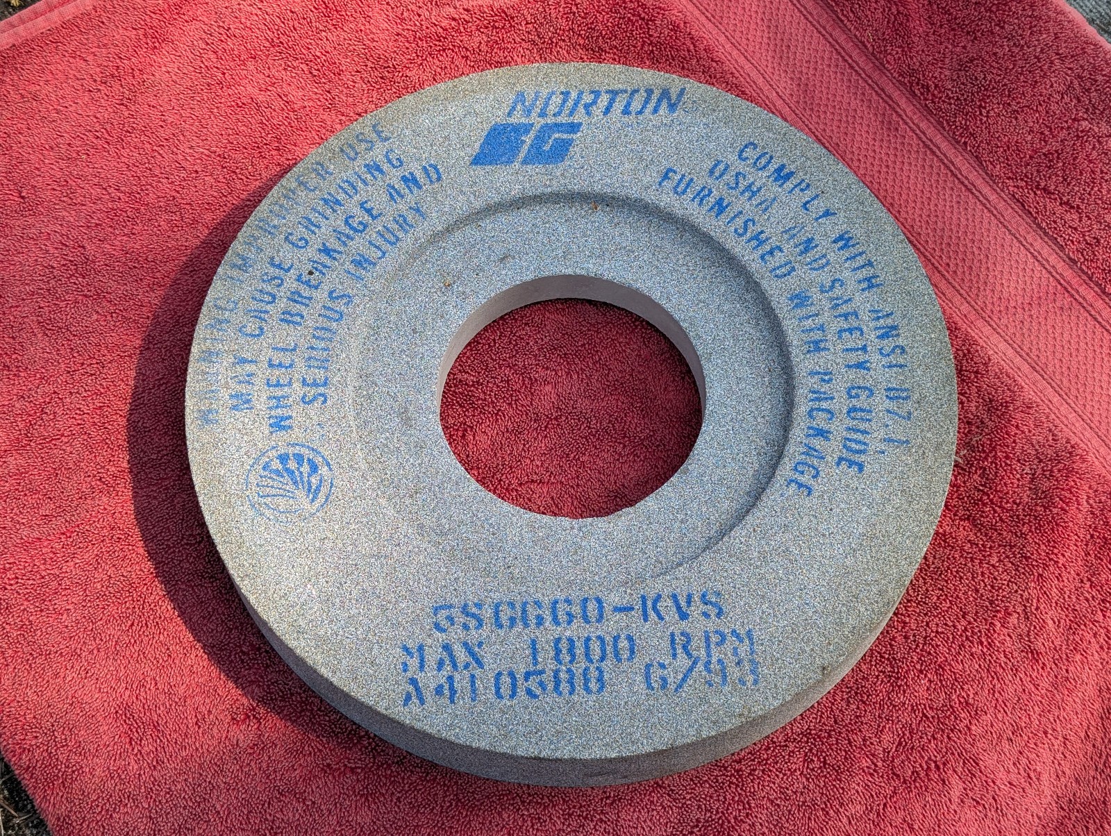 Norton 14″ x 2″ x 5″ Seeded Gel Ceramic Grinding Wheel, 3SG60-KVS