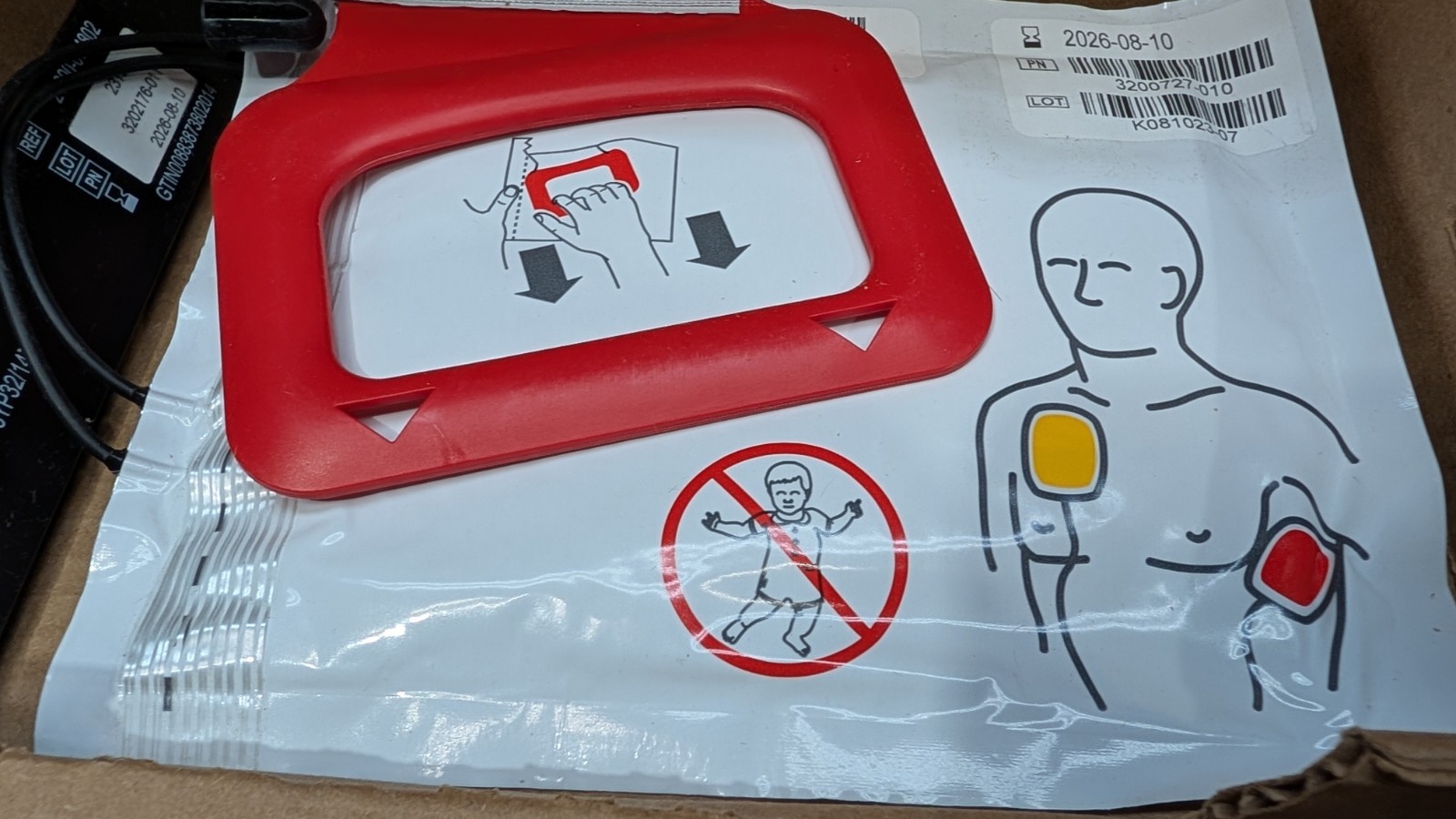 Physio-Control LIFEPAK CR Plus/EXPRESS CHARGE-PAK w/1 set electrodes – 08/2026