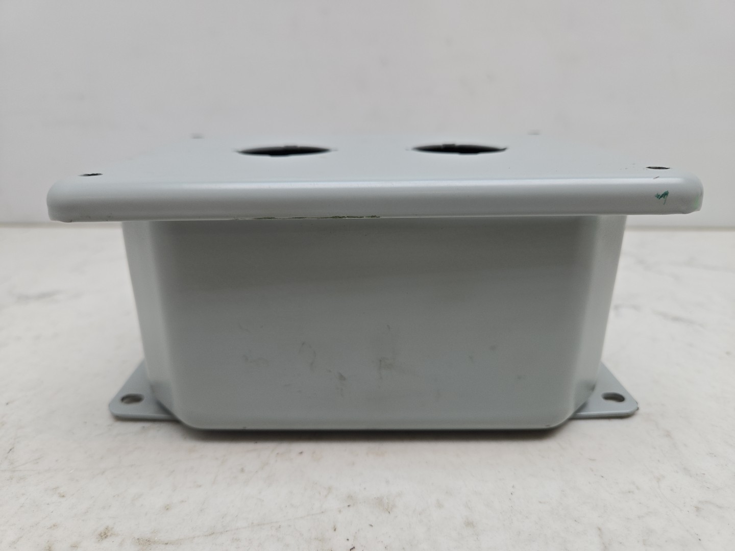 Hoffman ED2PB Push Button Enclosure 2-Hole Gray 5.75×4.00×2.75 New