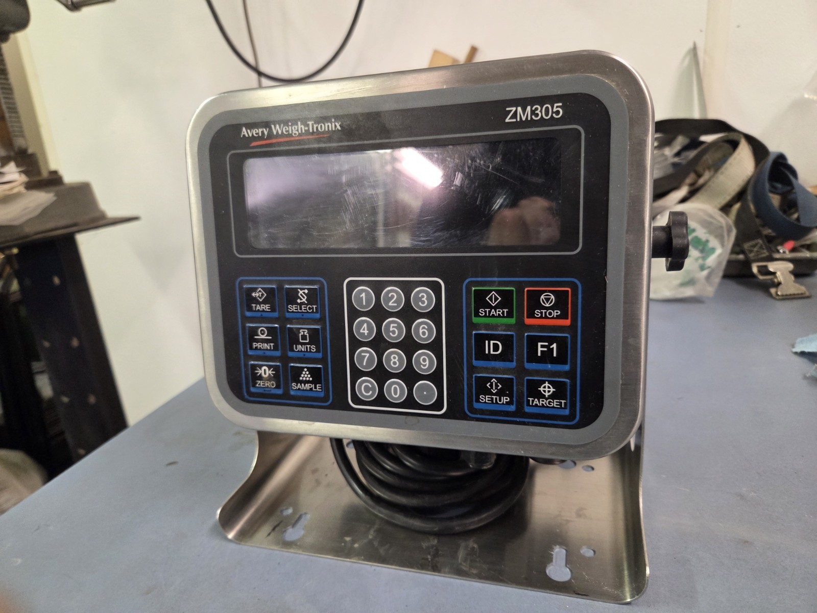 Avery Weigh-Tronix ZM305-SD1 standard Scale Indicator Backlit Display Counting
