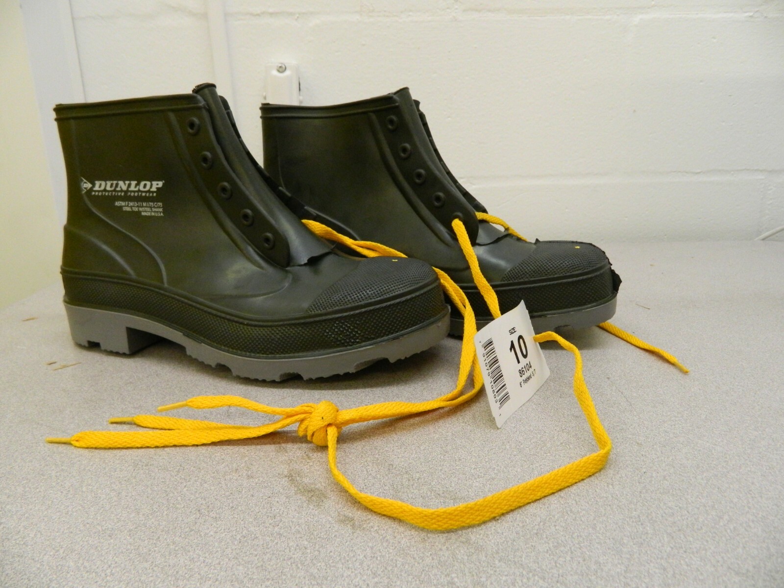 Dunlop Steel Work Boot Protective Footwear Men’s Size 10 Medium Width 86104-10