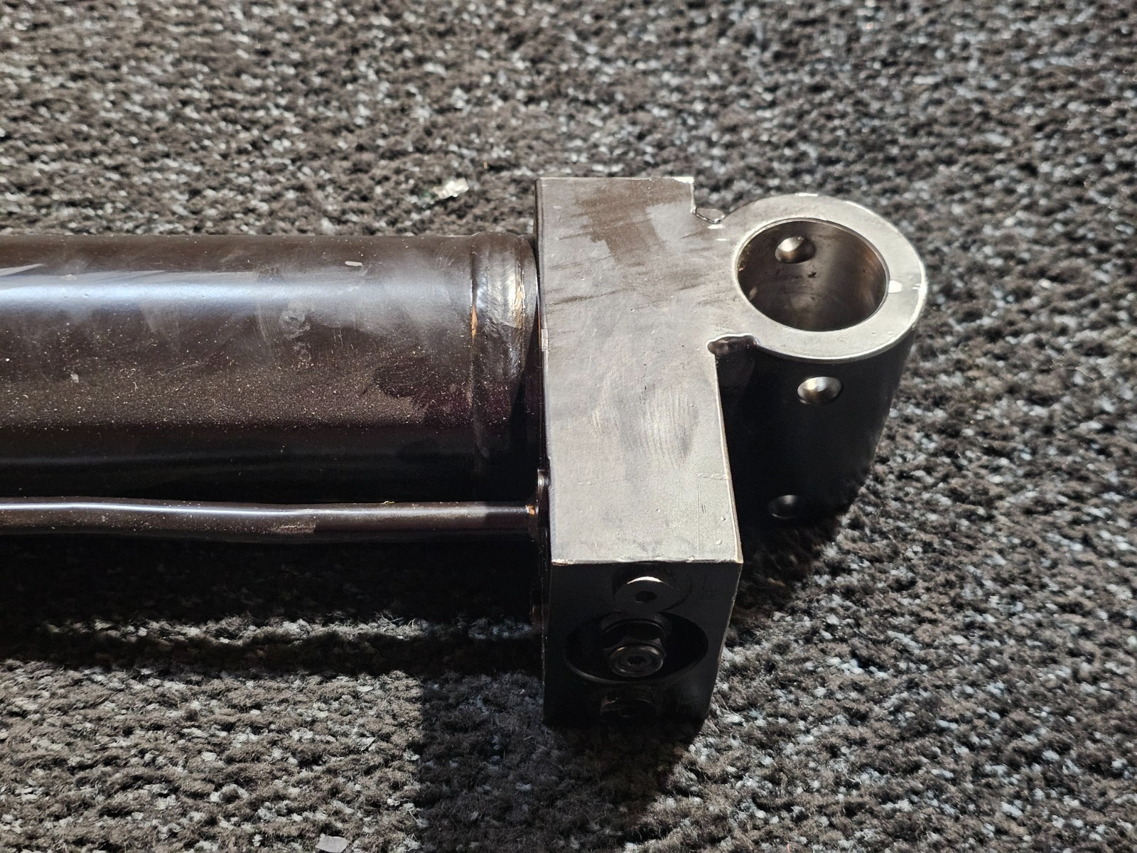Hydraulic Welded Cylinder 2.89″ OD x 36″ Retracted Length x 1.77″ Rod Diameter