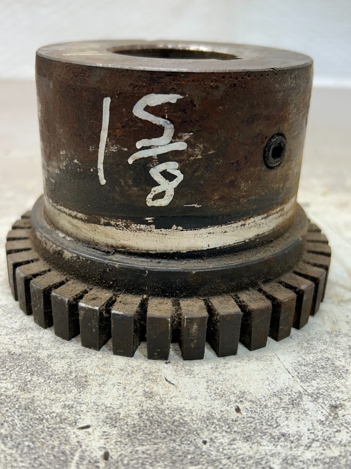NEW NO BOX FALK COUPLING HUB BORE 1-5/8» 1070T