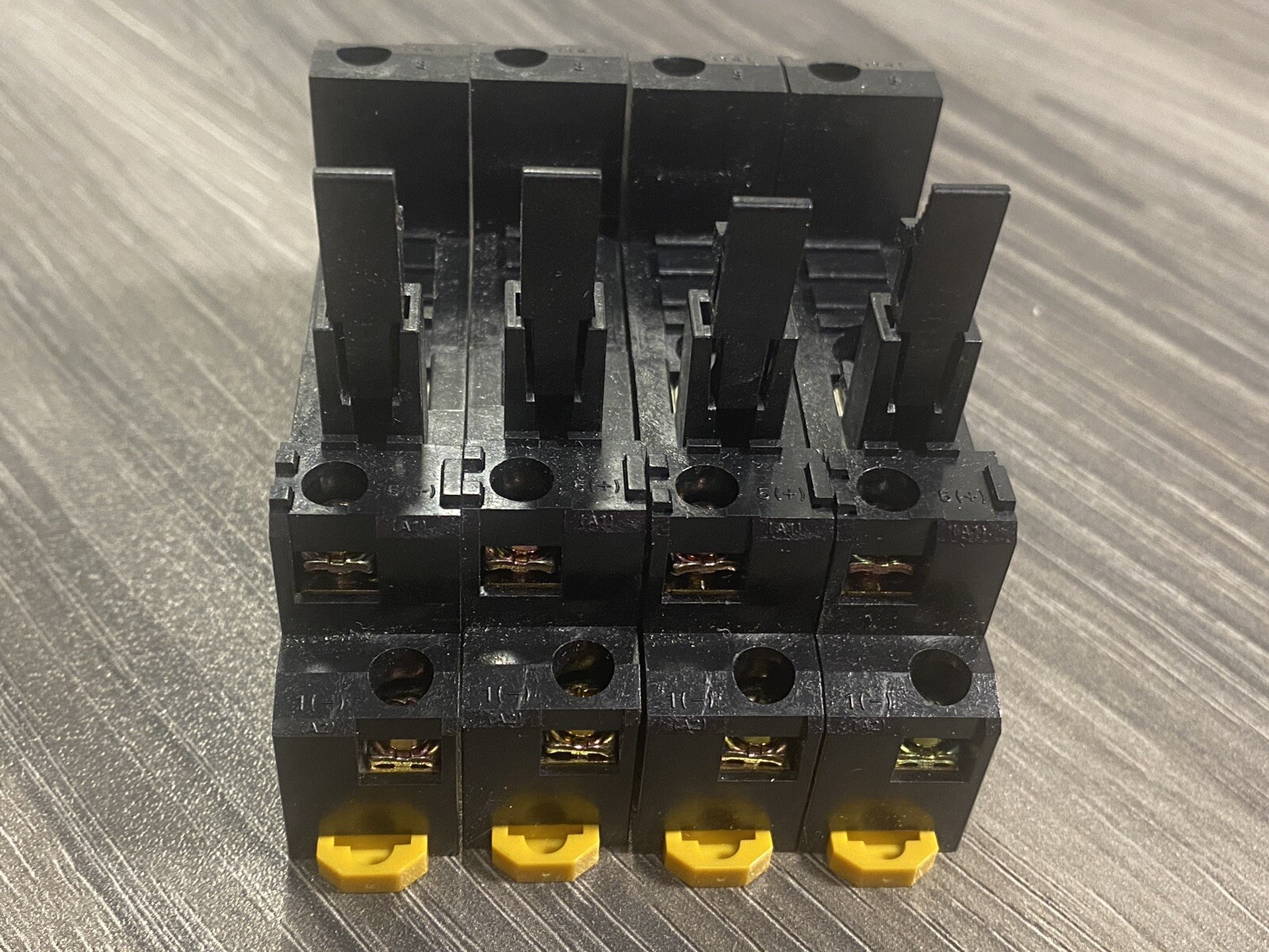 New Allen-Bradley 700-HN122 Series A 10A 250VAC 8-Blade Relay Socket *Lot of 4*