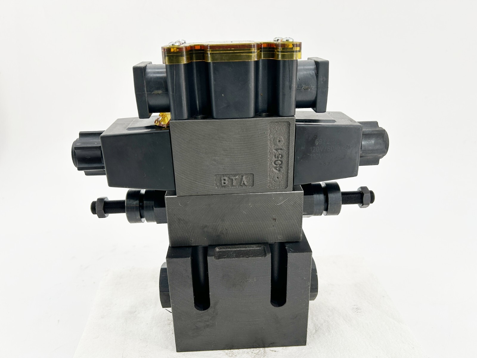 New Parker D31VW020D4NYC3G 82 Hydraulic Valve 5000PSI 0.58A 120V – No Box