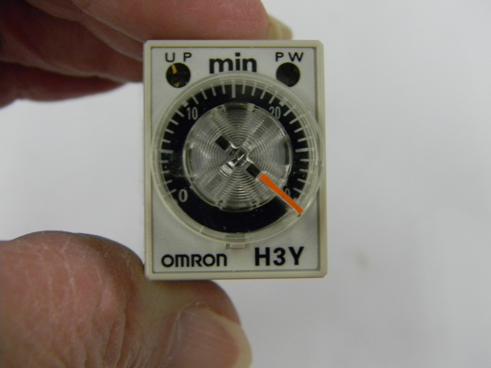 New Omron Timer H3Y-4 4PDT 30 Min 24Vdc P4