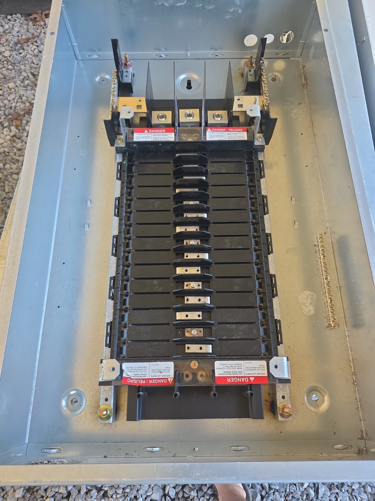 SQUARE D 480/277V 100A 3 PHASE 4 WIRE MAIN LUG PANEL WITH ENCLOSURE AND COVER