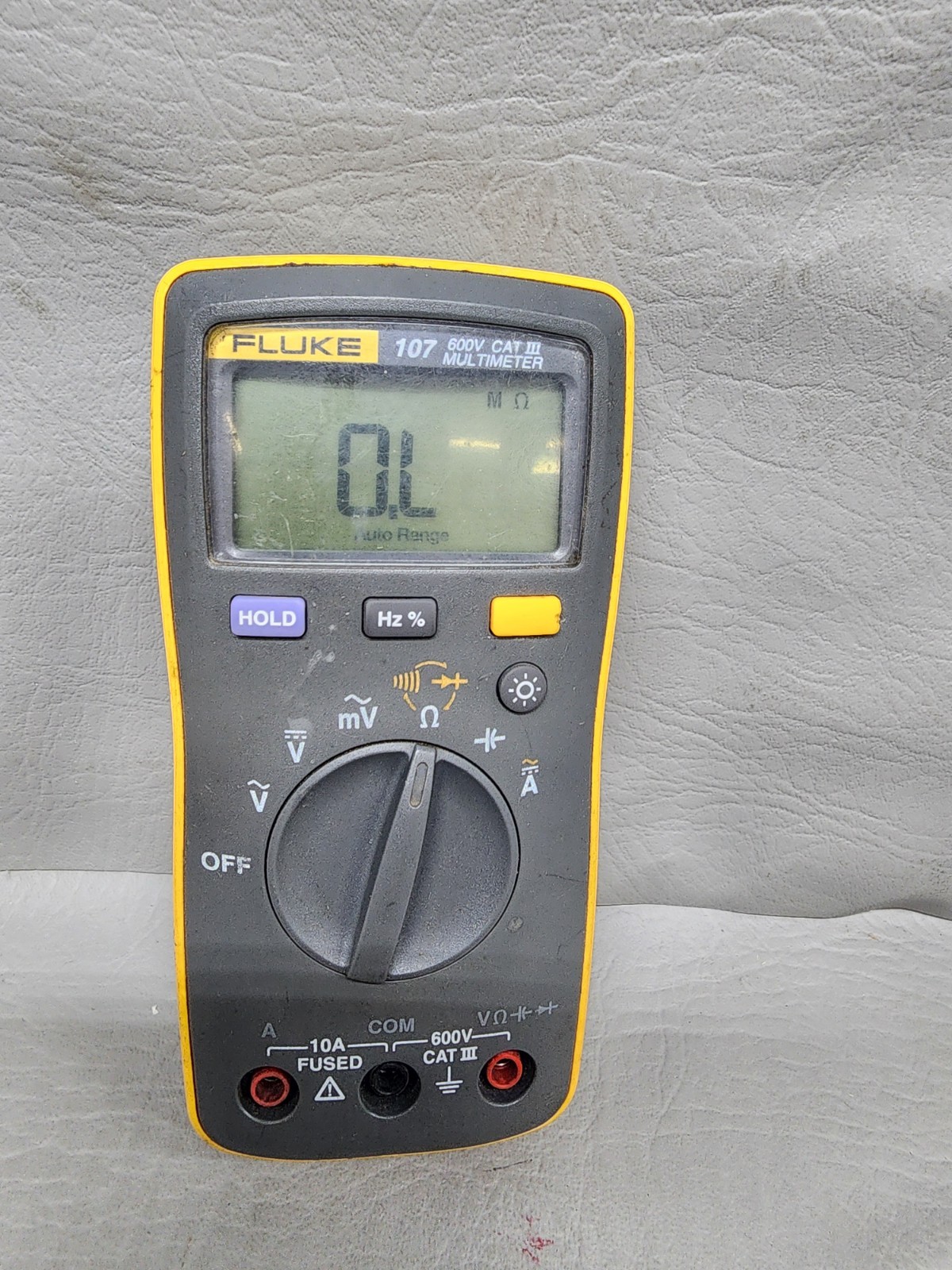 FLUKE 107 CAT III 600V Digital Multimeter.