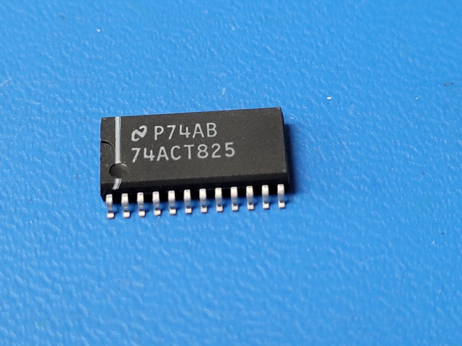 (2 PCS) 74ACT825SC NSC IC FF D-TYPE SNGL 8BIT 24SOIC