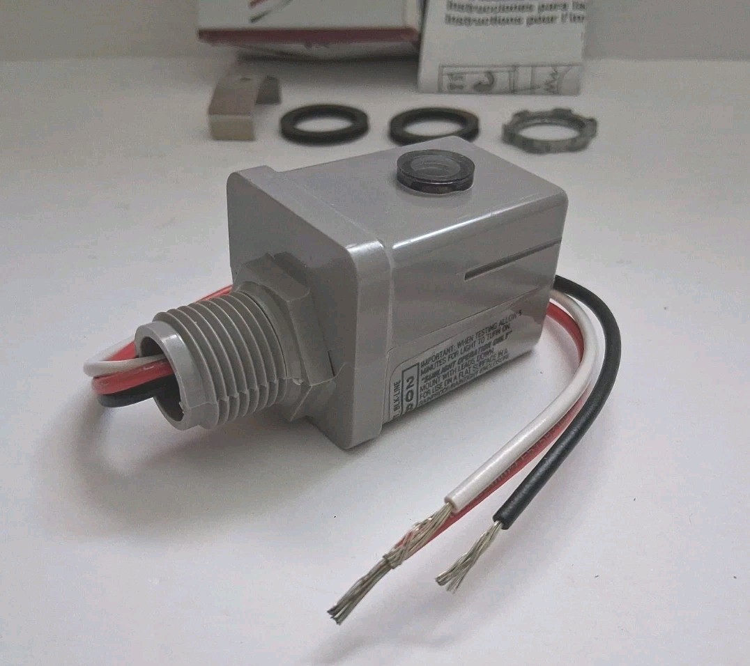 Intermatic K4123C Stem Mount Thermal Photocontrol 208-277V 15A Dusk-to-Dawn