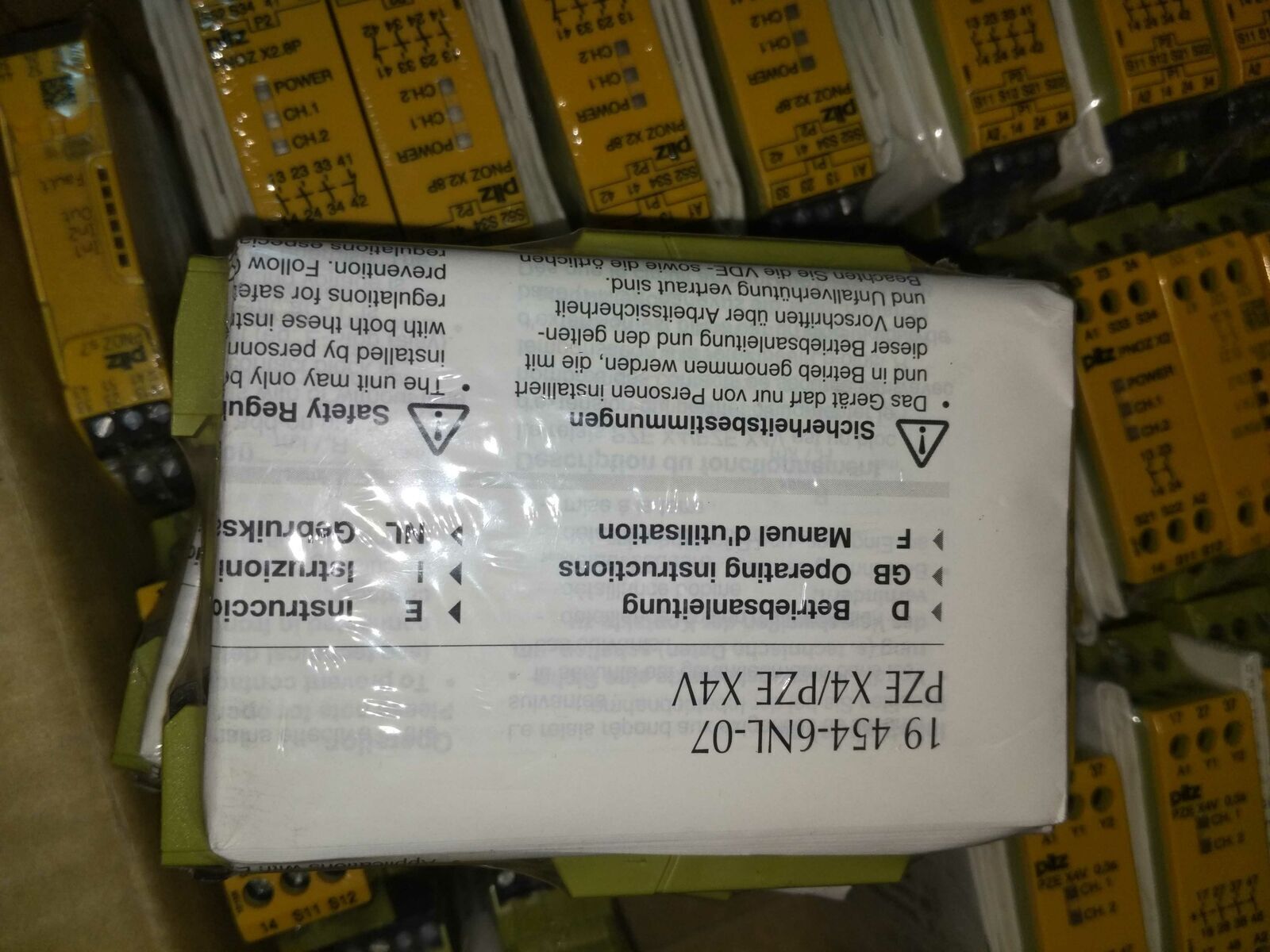 Brand new Pilz Safety Relay Module 774580 expedited express