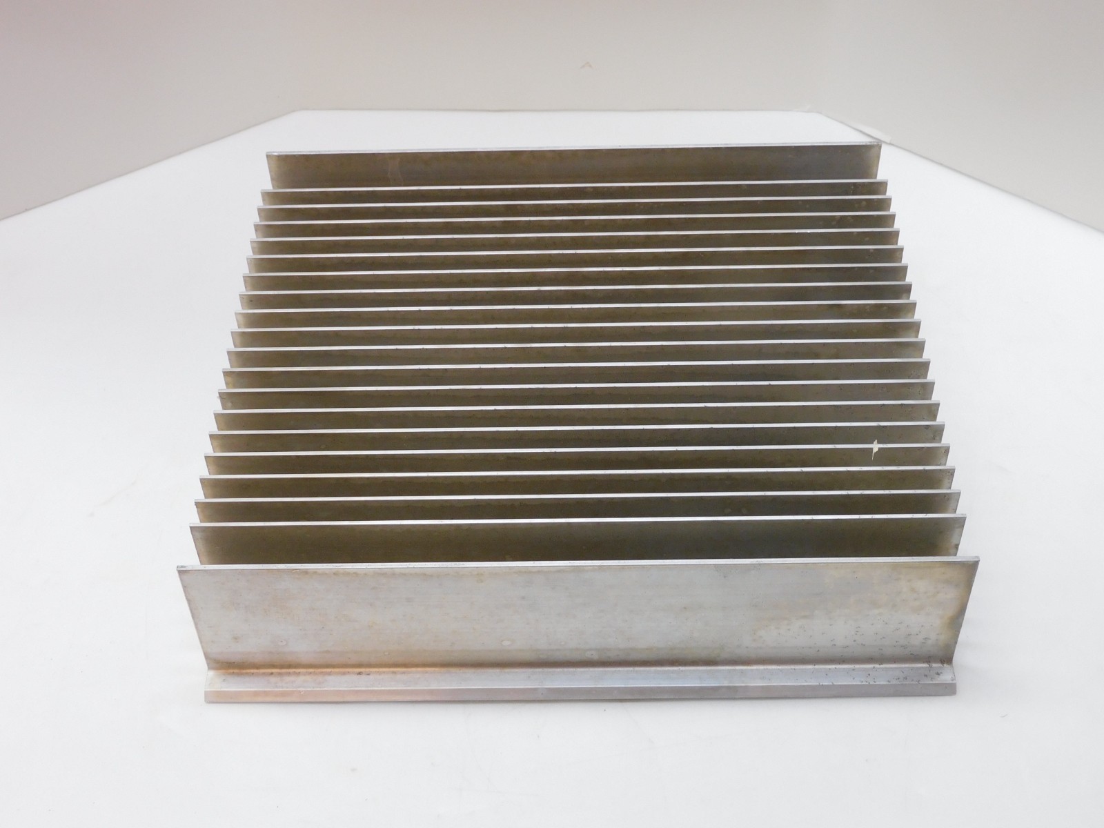 NO NAME ALUMINUM HEAT SINK SYNC 10-1/4″ x 9-1/2″ x 2-3/8″