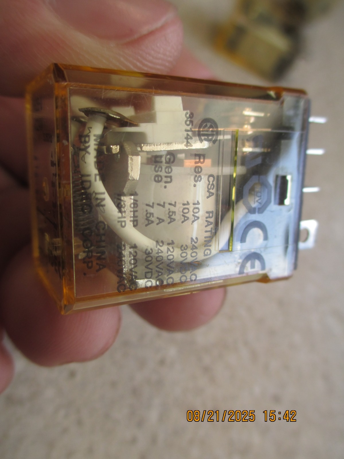Idec RH2B-U AC24V Relay NEW