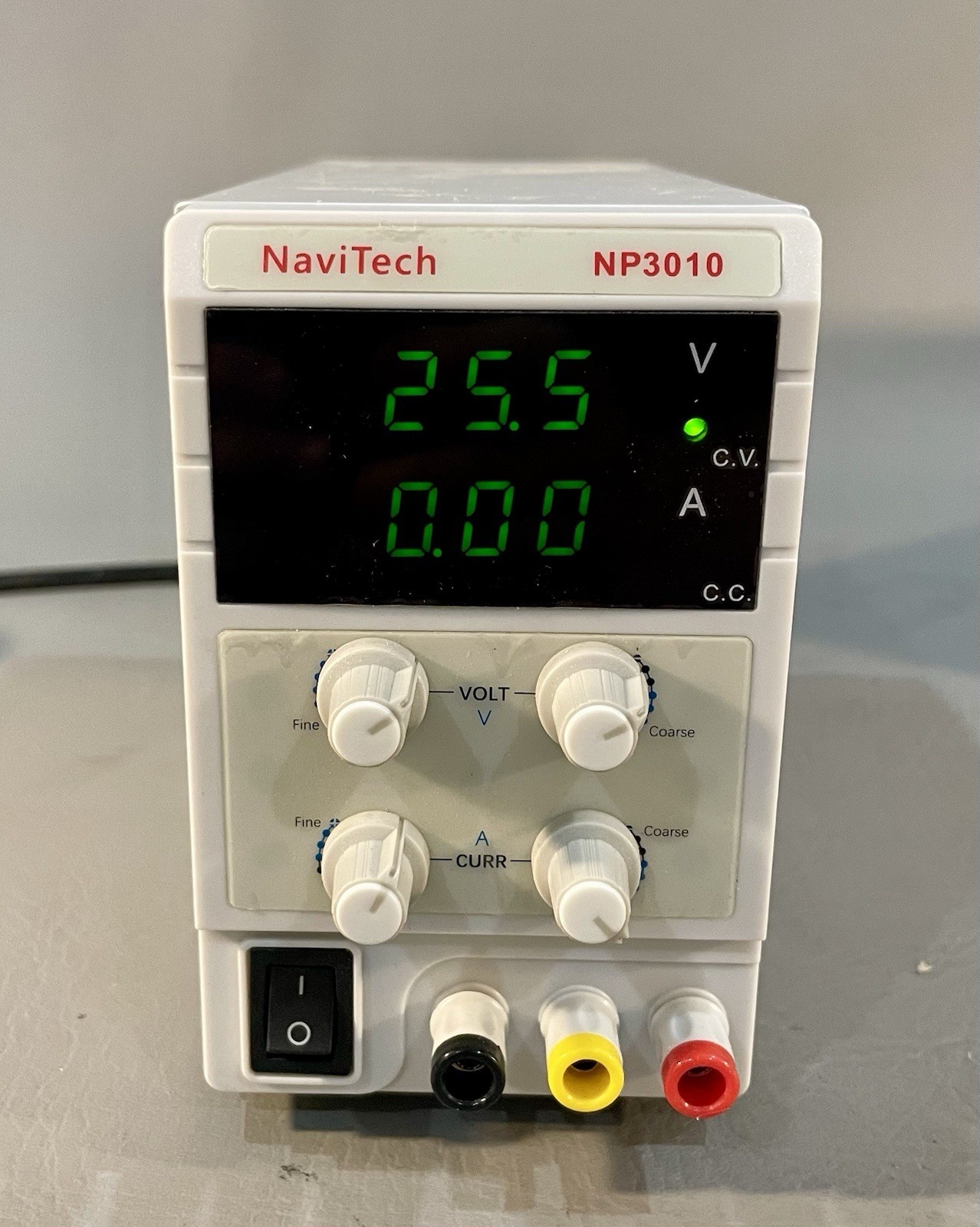 NaviTech NP3010 Power Supply Variable Input AC 110V 60Hz Output DC 0-30V 0-10A