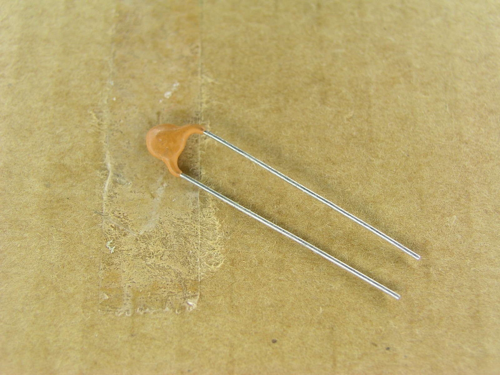 S00774-137 (10 Piece Lot) 330 pf 1000 volt 1KV 10% Y5F leaded ceramic capacitor