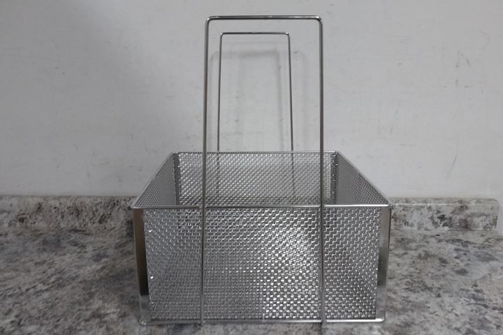 Marlin Steel Wire Products 00007001A-31 18 x 18 x 9 In Mesh Basket w/Handles
