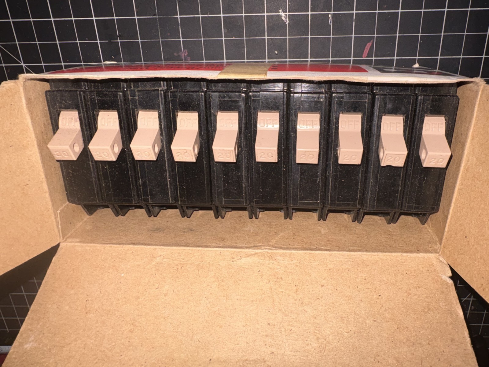 Lot of 10 Eaton Cutler Hammer CH120 CHF120 20 Amp 1 Pole Type CH Circuit Breaker
