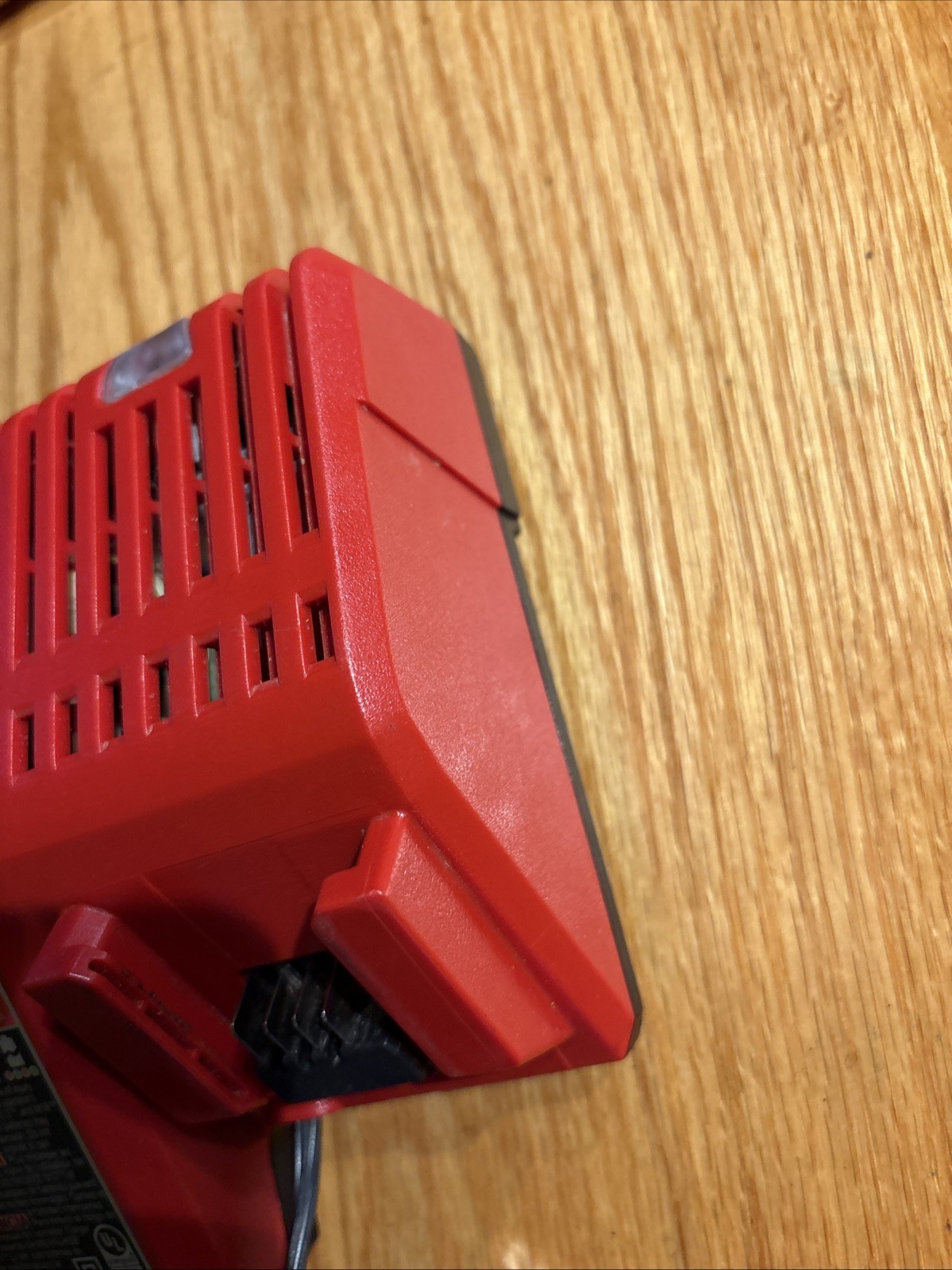 Genuine MILWAUKEE 48-59-1812 18V M12 / M18 LITHIUM ION CHARGER